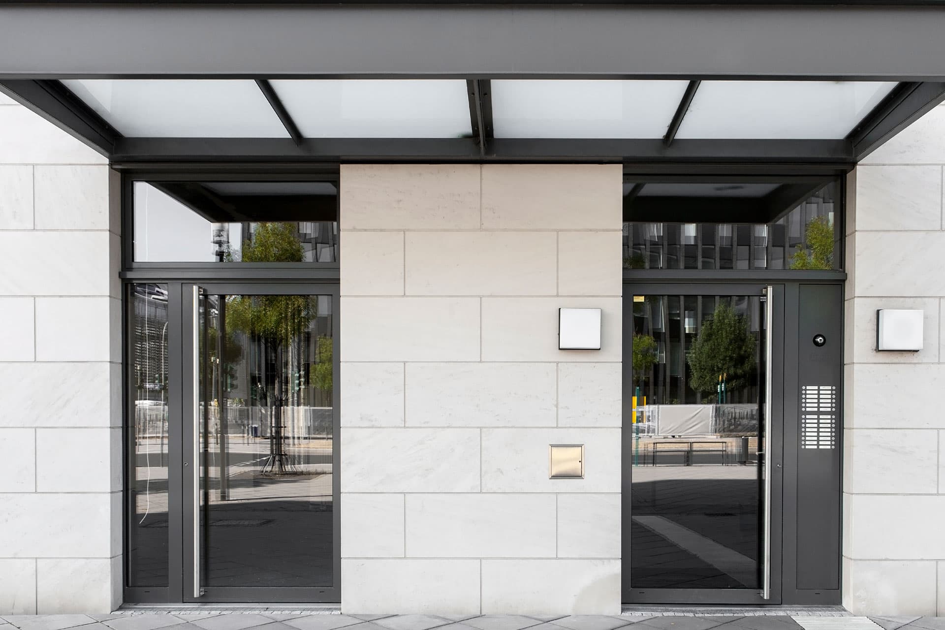 Cambiar la puerta de entrada de la comunidad en Ourense