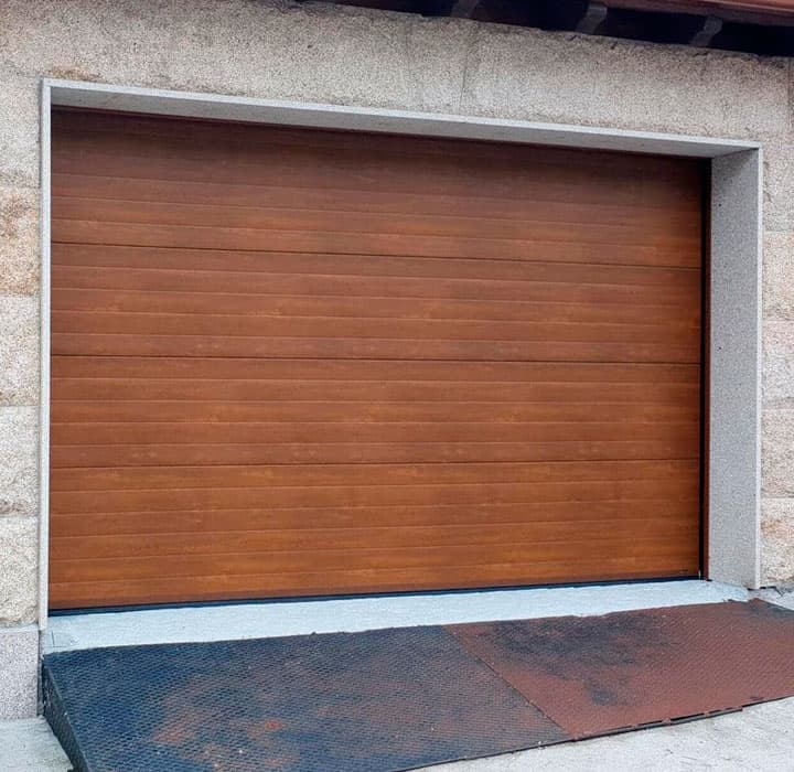 Puertas seccionales en Ourense